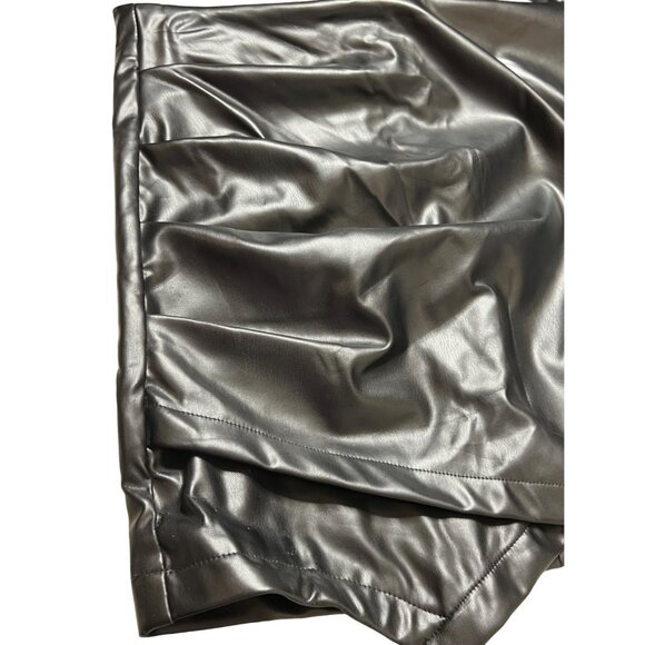 NWT Micas Black Faux Leather Mini Skirt With Side Zipper Rushed Front Side - Picture 2 of 16